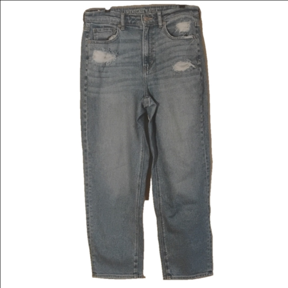 American Eagle distressed Size 8 Mom straight jeans. Great light wash.